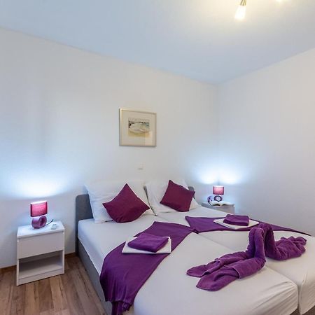 Family Friendly Apartments With A Swimming Pool Stanici, Omis - 18676 部屋 写真