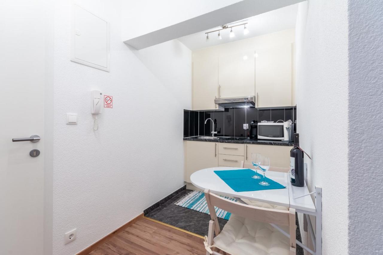 Family Friendly Apartments With A Swimming Pool Stanici, Omis - 18676 エクステリア 写真