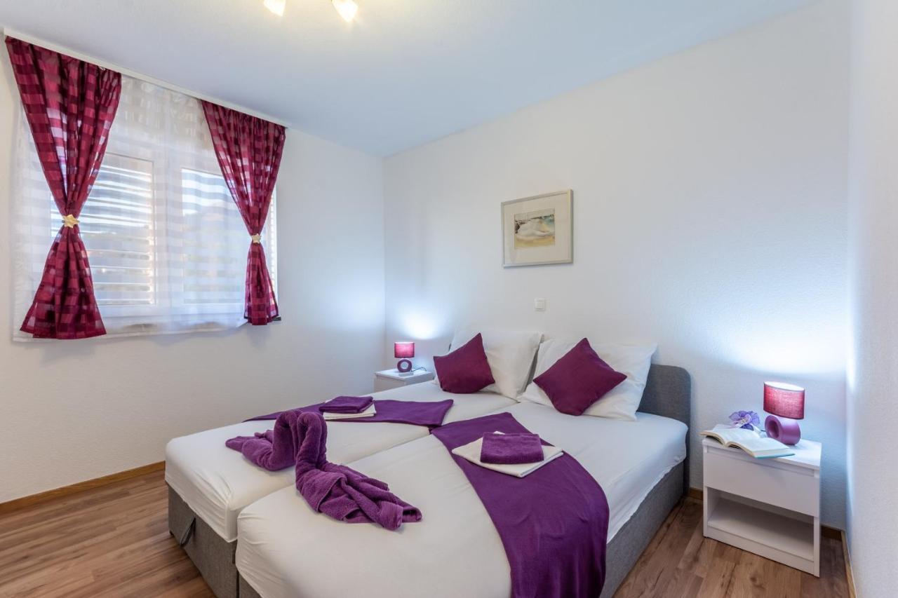 Family Friendly Apartments With A Swimming Pool Stanici, Omis - 18676 エクステリア 写真