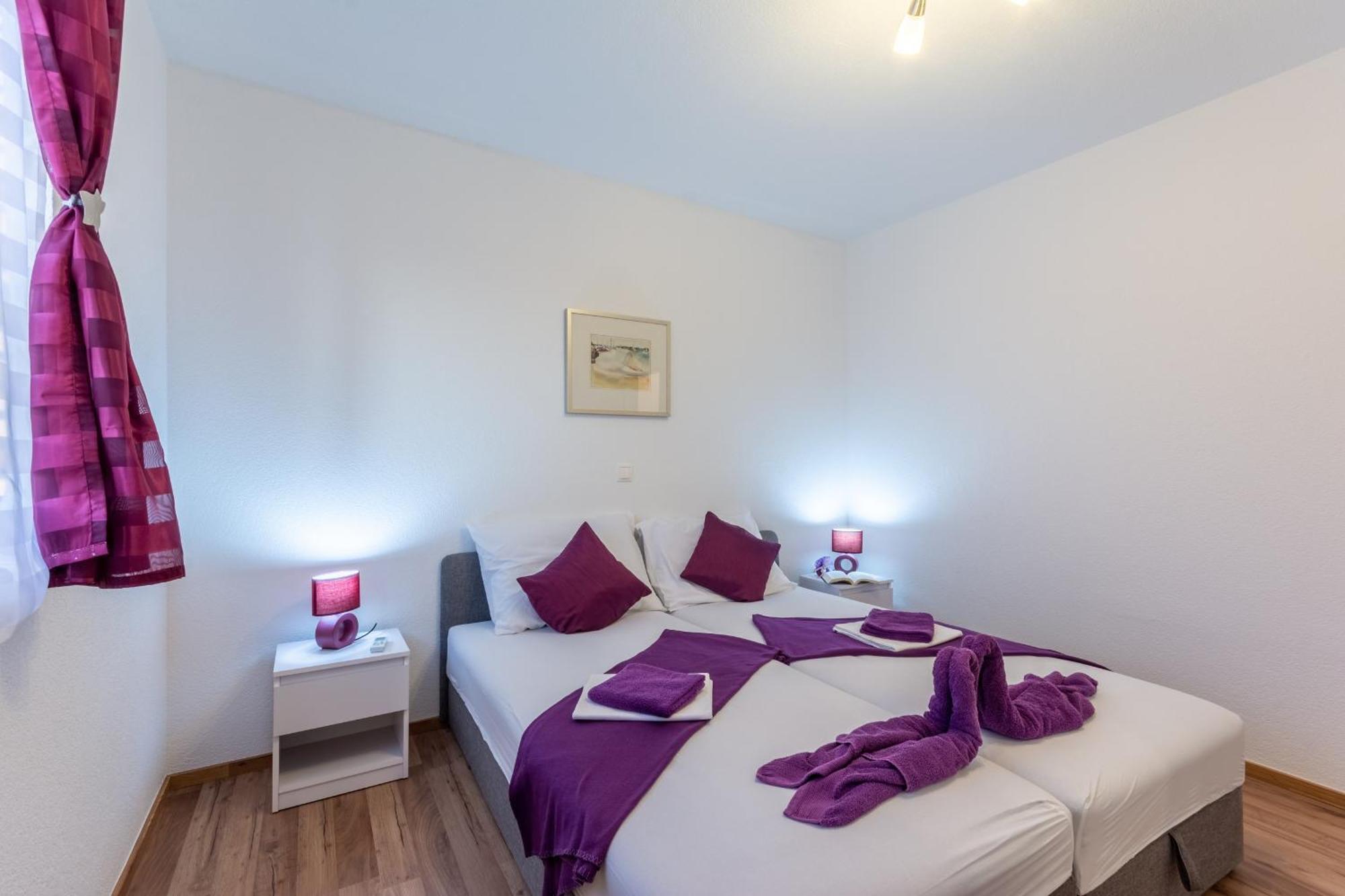 Family Friendly Apartments With A Swimming Pool Stanici, Omis - 18676 部屋 写真