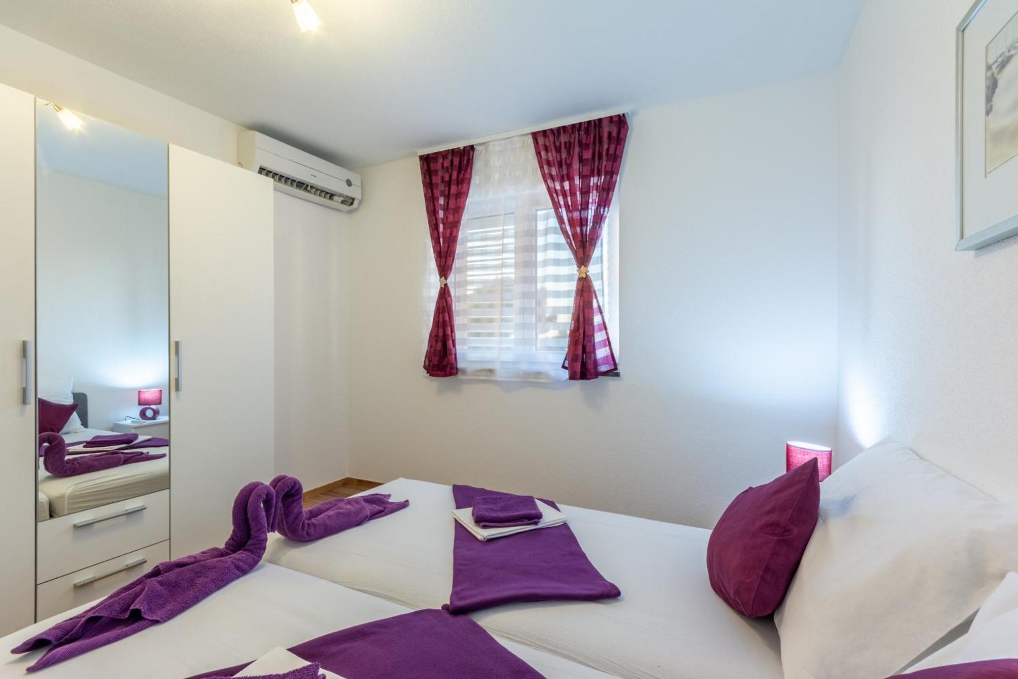 Family Friendly Apartments With A Swimming Pool Stanici, Omis - 18676 部屋 写真