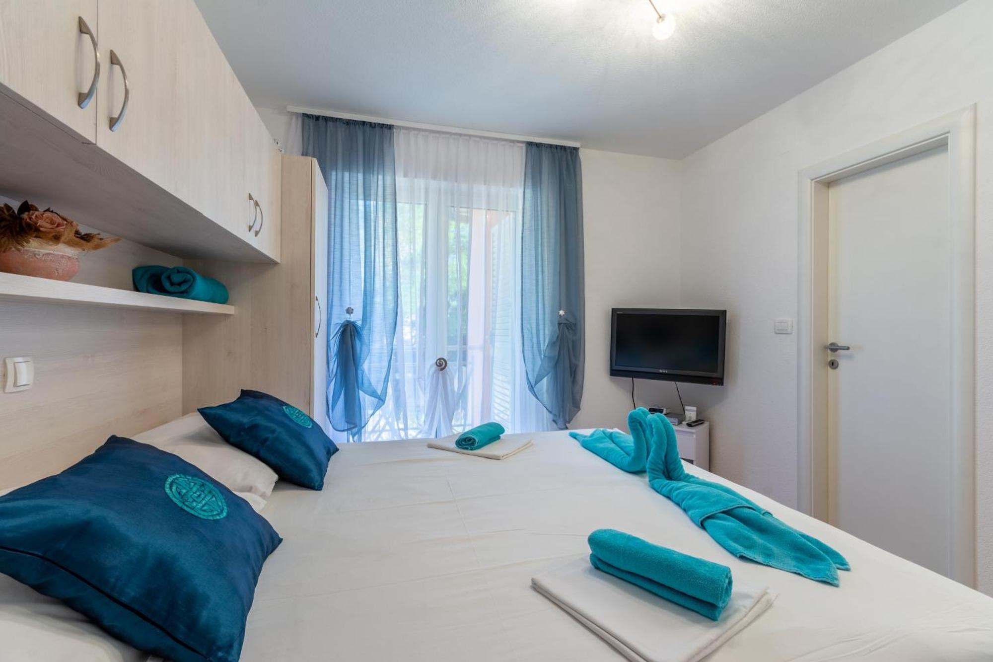 Family Friendly Apartments With A Swimming Pool Stanici, Omis - 18676 部屋 写真