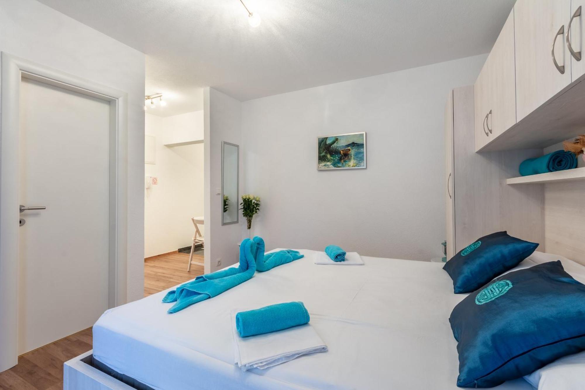 Family Friendly Apartments With A Swimming Pool Stanici, Omis - 18676 部屋 写真